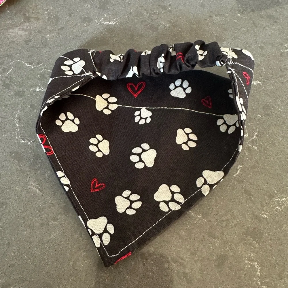 Handcrafted dog bandanna in Sm. Measures 13 to 15 inches around.
